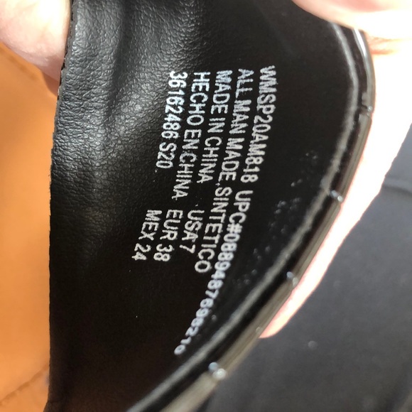 Scoop sandals black patent size 7 slip slide on flat shoe crocodile pattern - Picture 6 of 6